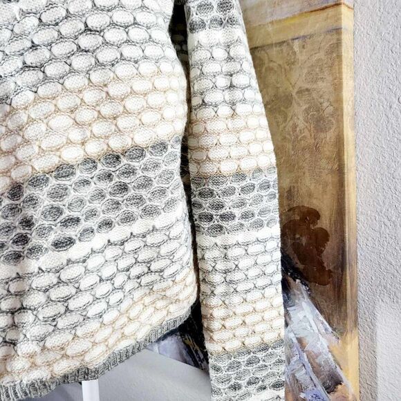 Used Carolyn Taylor size small knitted sweater - Picture 8 of 11